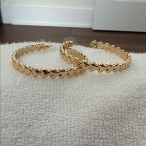 NWOT Lilly Pulitzer Gold Hoop Earring
